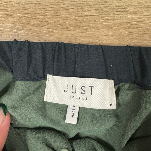 Knee length pleated skirt - Picture 2 of 2